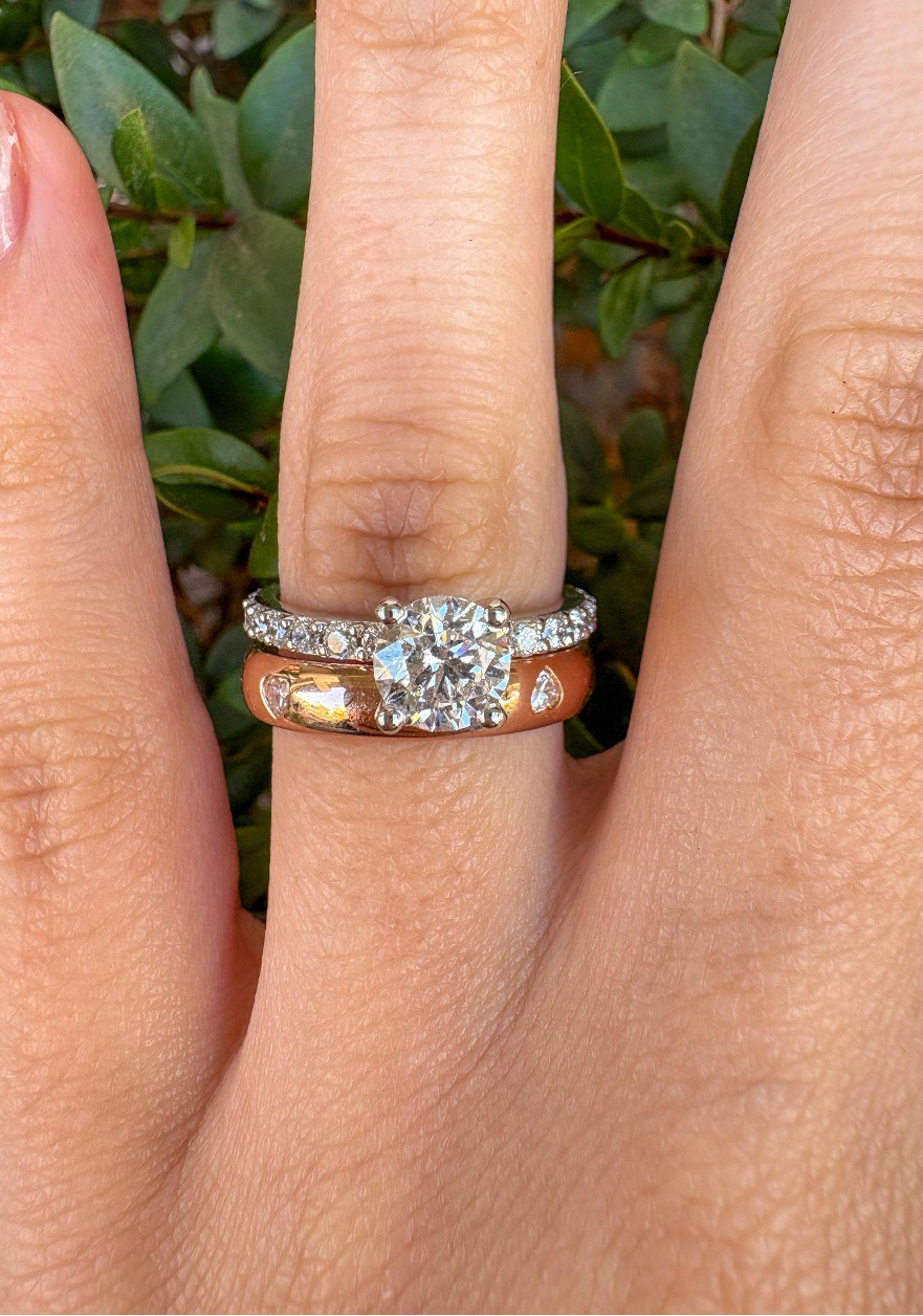 Lyra Halo Engagement Ring with 1.02 Ct Round Lab Grown Diamond and Venus Wedding Band with 4 Heart-Shaped Lab Grown Diamonds in 18Kt rose gold