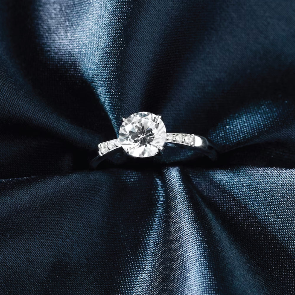 Sole Anello di Fidanzamento Solitario Pavé con Diamante taglio rotondo brillante