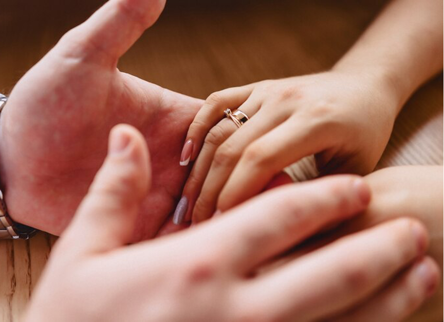 Wedding band and solitaire engagement ring with diamond