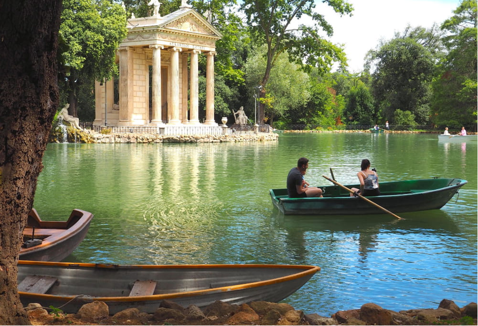 Laghetto di Villa Borghese con barchette