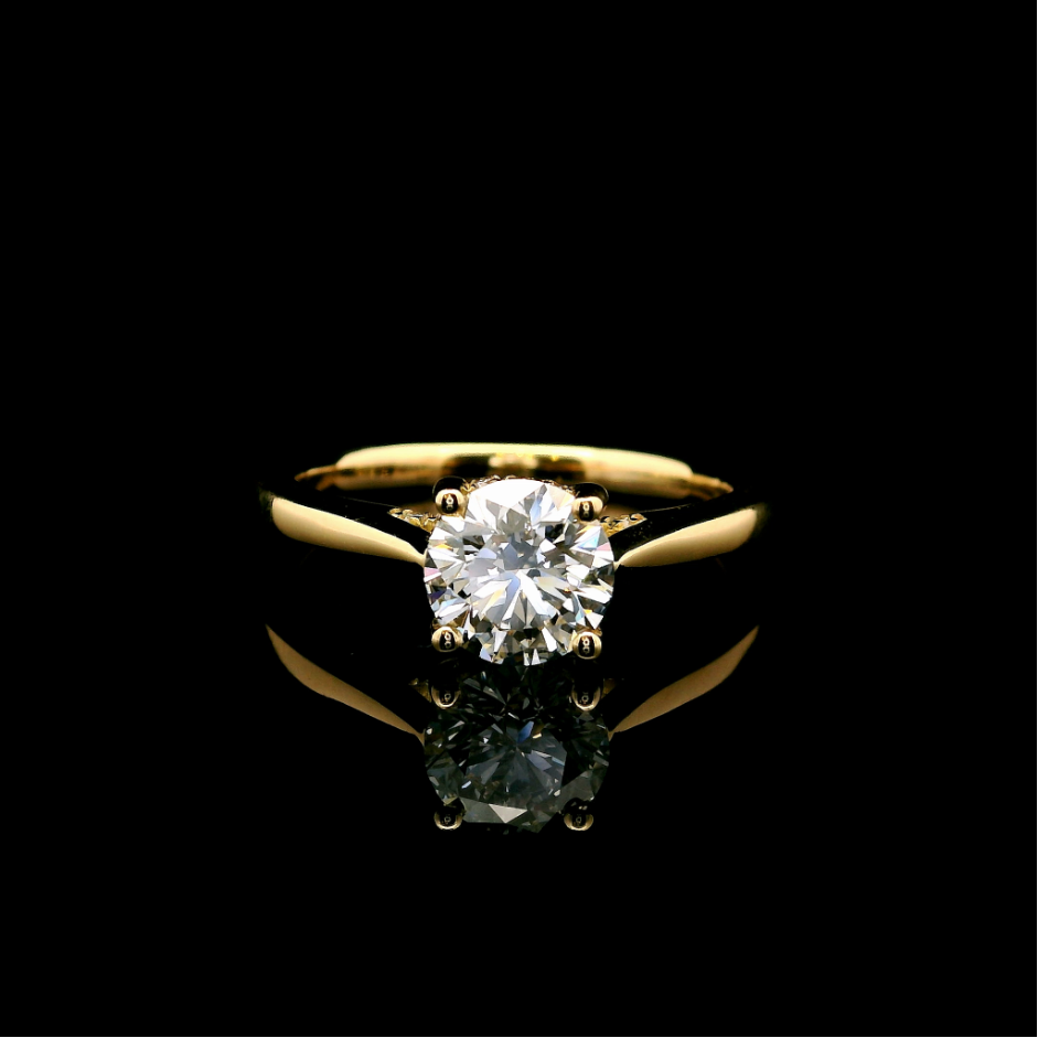 Hidden Halo diamond engagement ring in 18 kt yellow gold
